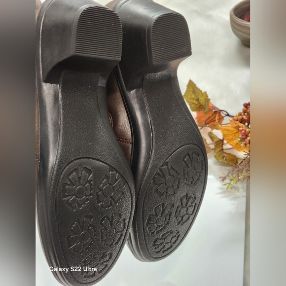 Easy Street Women's Brown Ankle Boots - Picture 5 of 7